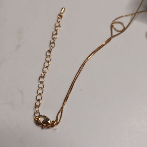 Elegant Gold Pendant Necklace - Picture 3 of 5